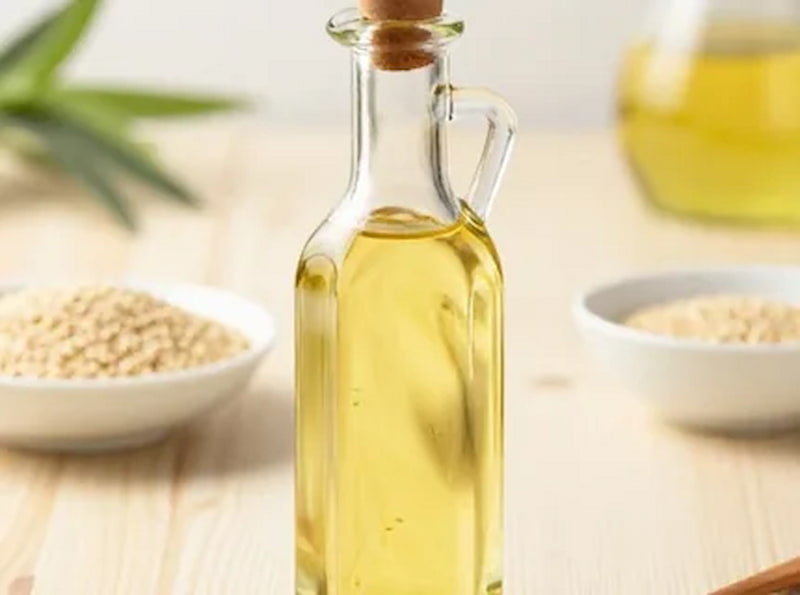 تصویر 3 از روغن کنجد برای پوست با بافت سبک و جذب مناسب